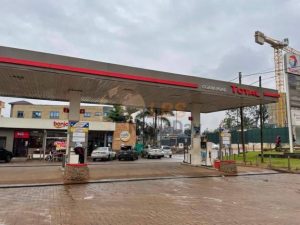 Uganda hit by fuel crisis over build-up at border
