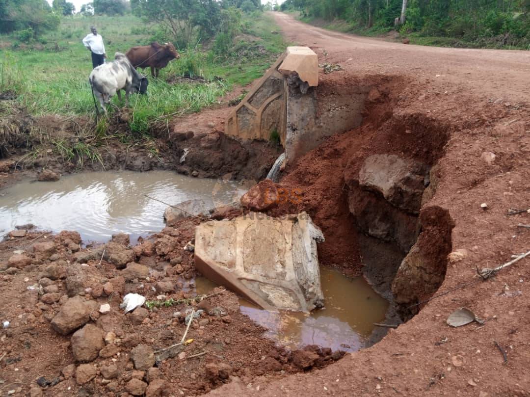 Bata-Alebtong road wrecked after heavy down pour